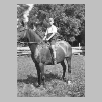 086-0093 Alfred Altrock im August 1938 auf einem Pferd von Hugo Geil .jpg